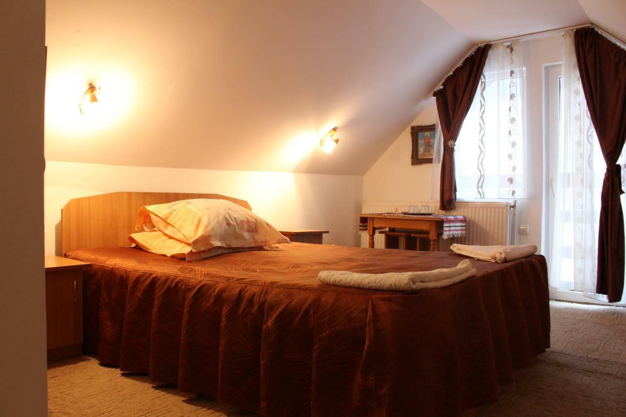 Casuta De Langa Padure Hotel Moeciu De Sus Buitenkant foto